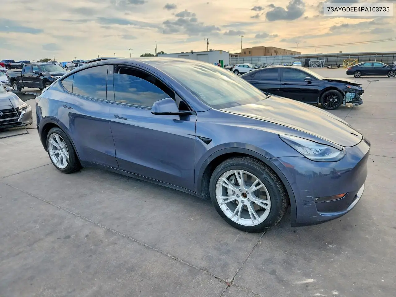 2023 TESLA MODEL Y VIN 7SAYGDEE4PA103735 — фото 4