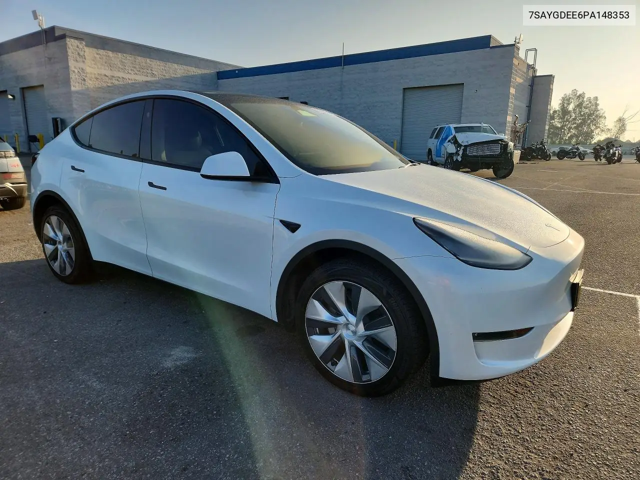 2023 TESLA MODEL Y VIN 7SAYGDEE6PA148353 — фото 4