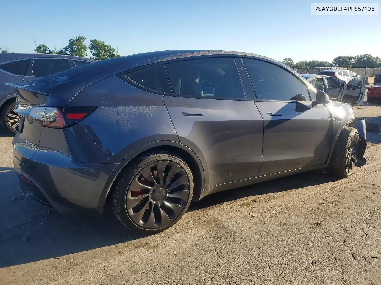 2023 TESLA MODEL Y VIN 7SAYGDEF4PF857195 — фото 3