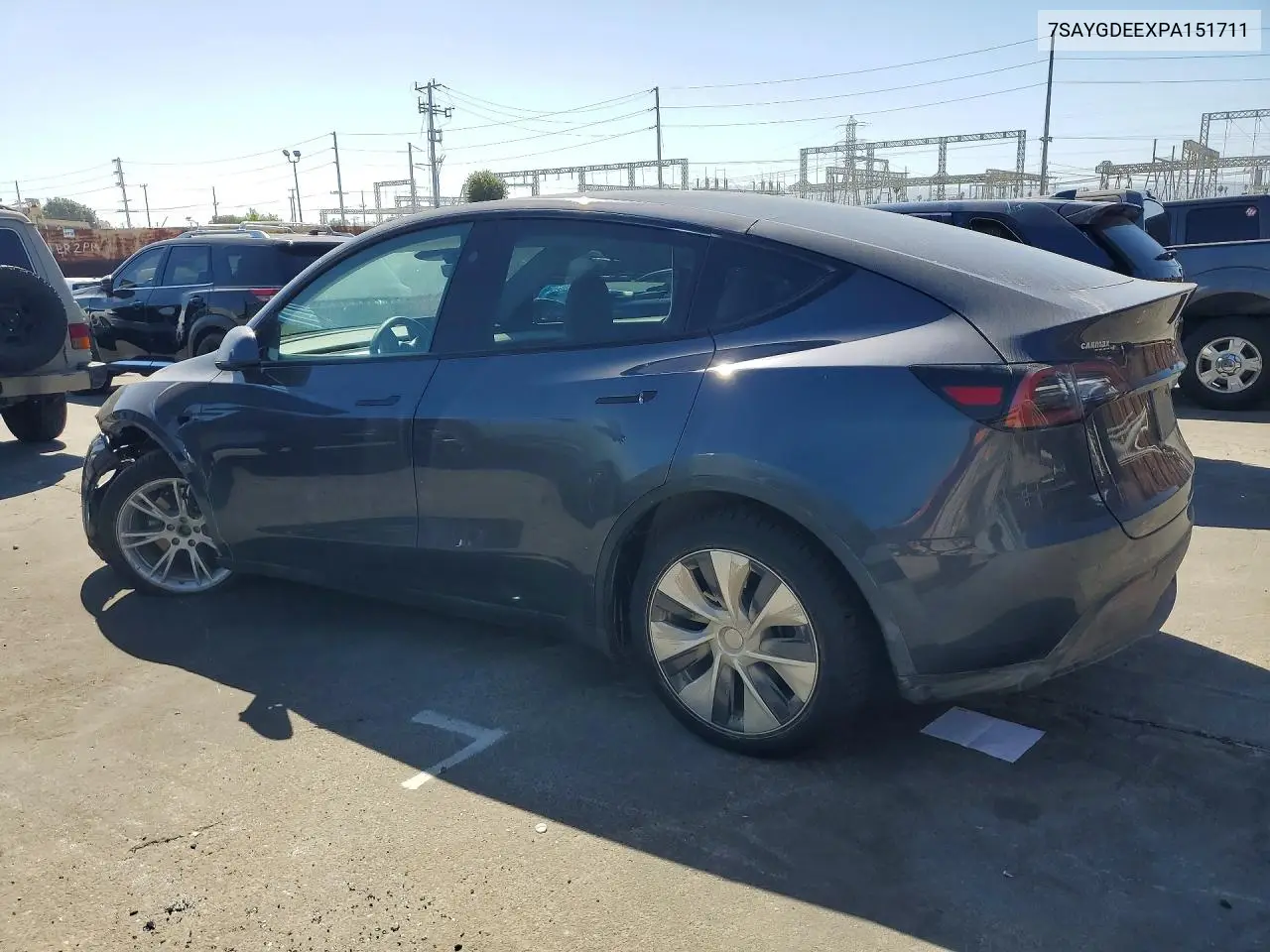 2023 TESLA MODEL Y VIN 7SAYGDEEXPA151711 — фото 2