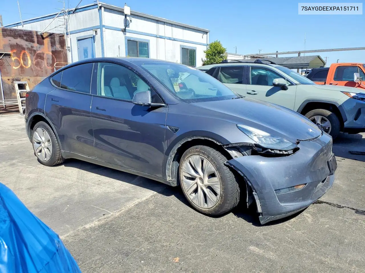 2023 TESLA MODEL Y VIN 7SAYGDEEXPA151711 — фото 4