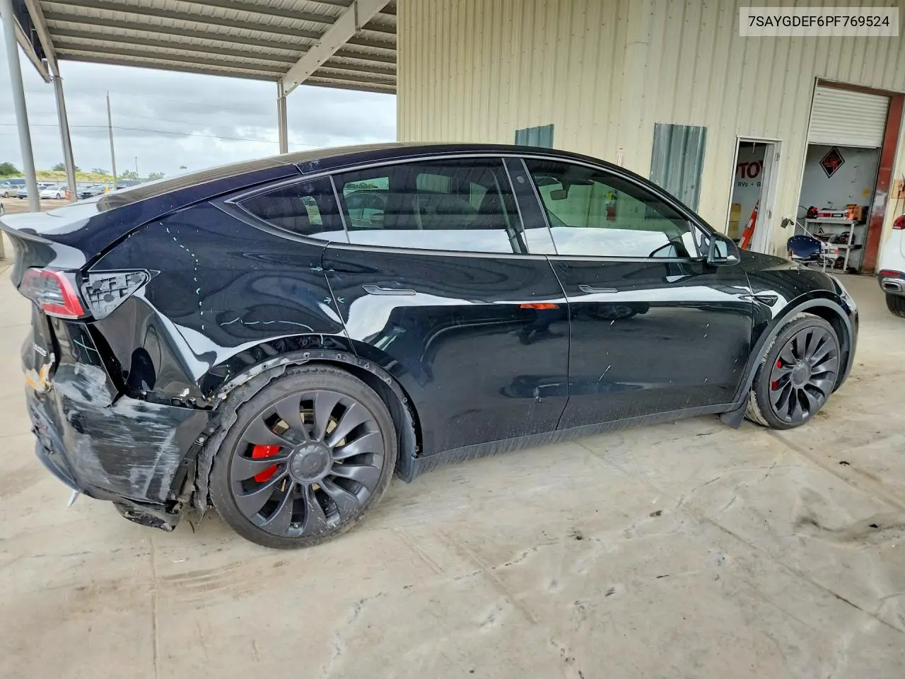 2023 TESLA MODEL Y VIN 7SAYGDEF6PF769524 — фото 3