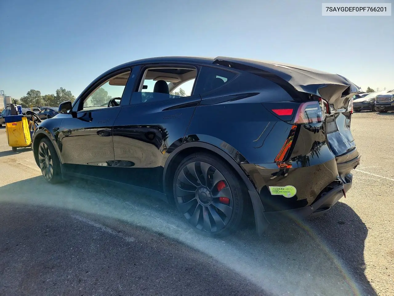 2023 TESLA MODEL Y VIN 7SAYGDEF0PF766201 — фото 2
