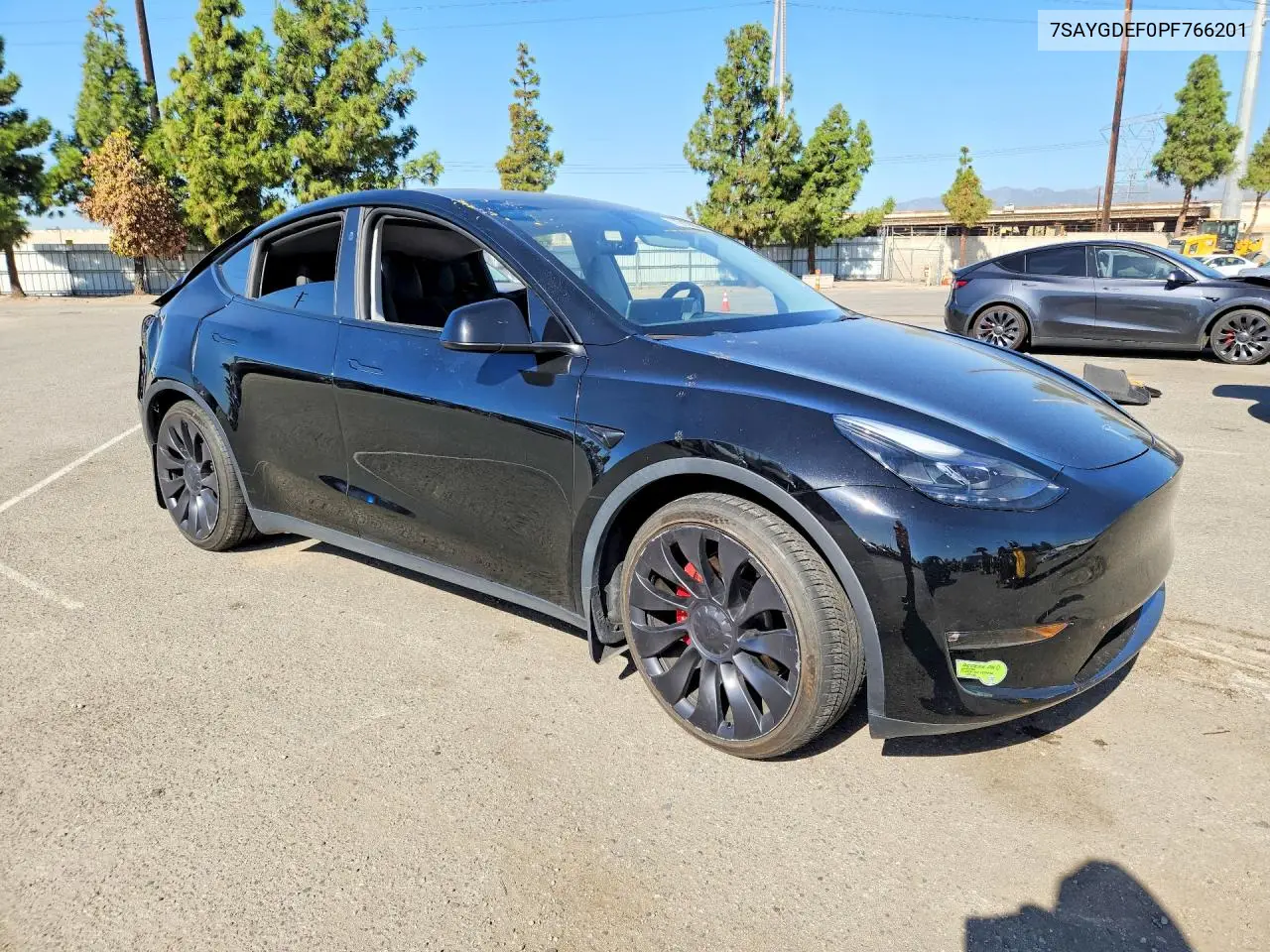 2023 TESLA MODEL Y VIN 7SAYGDEF0PF766201 — фото 4