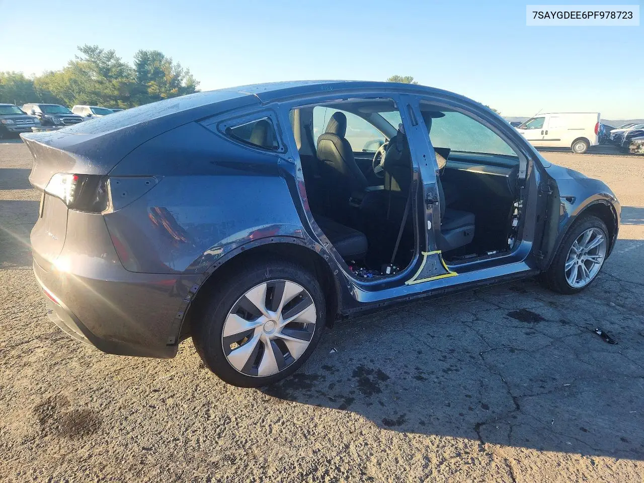 2023 TESLA MODEL Y VIN 7SAYGDEE6PF978723 — фото 3
