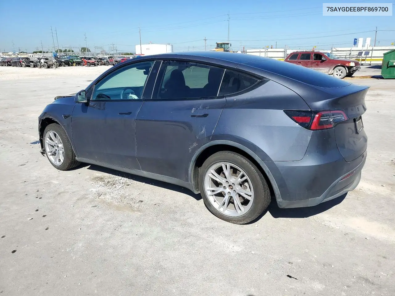 2023 TESLA MODEL Y VIN 7SAYGDEE8PF869700 — фото 2