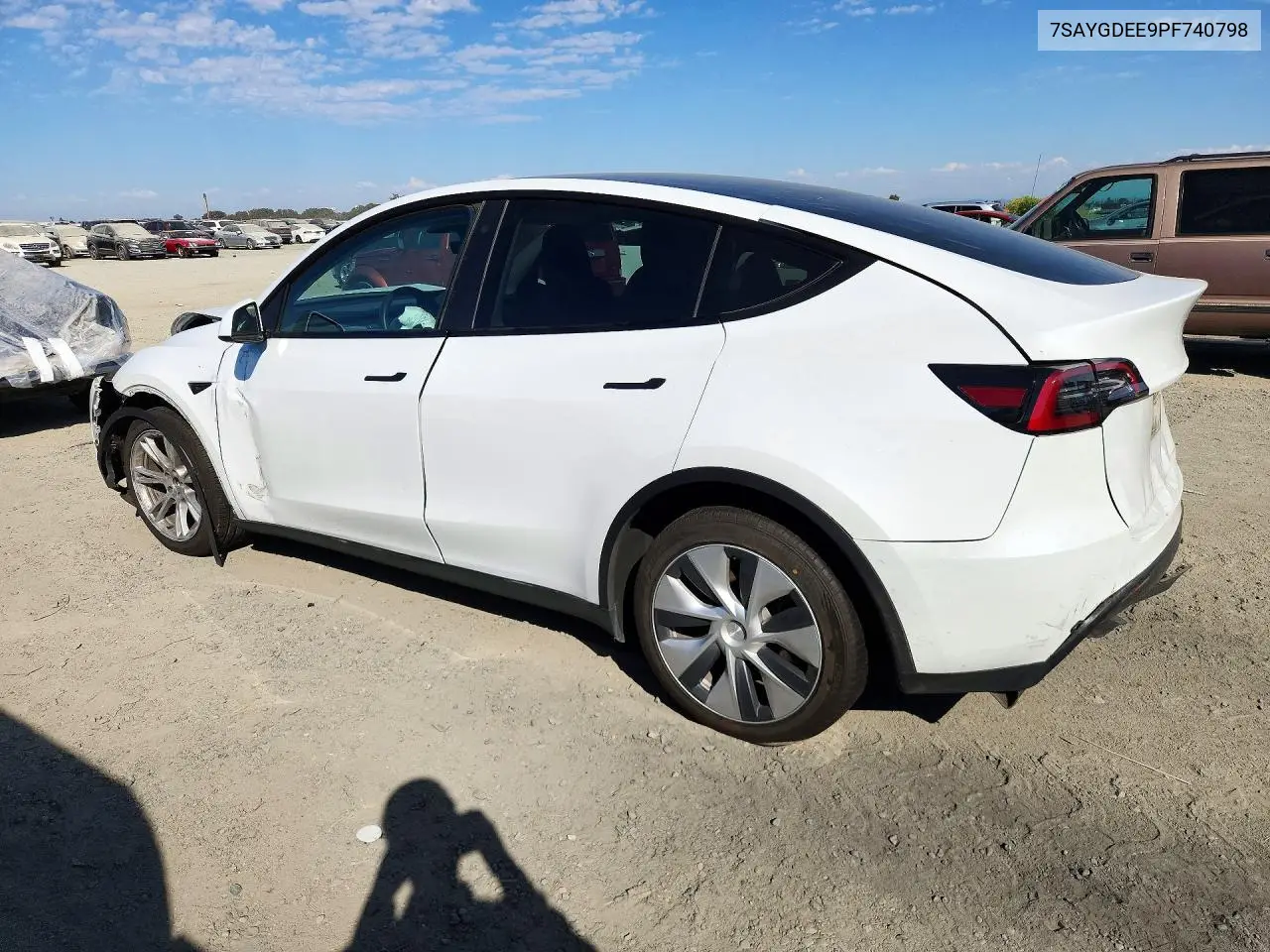 2023 TESLA MODEL Y VIN 7SAYGDEE9PF740798 — фото 2