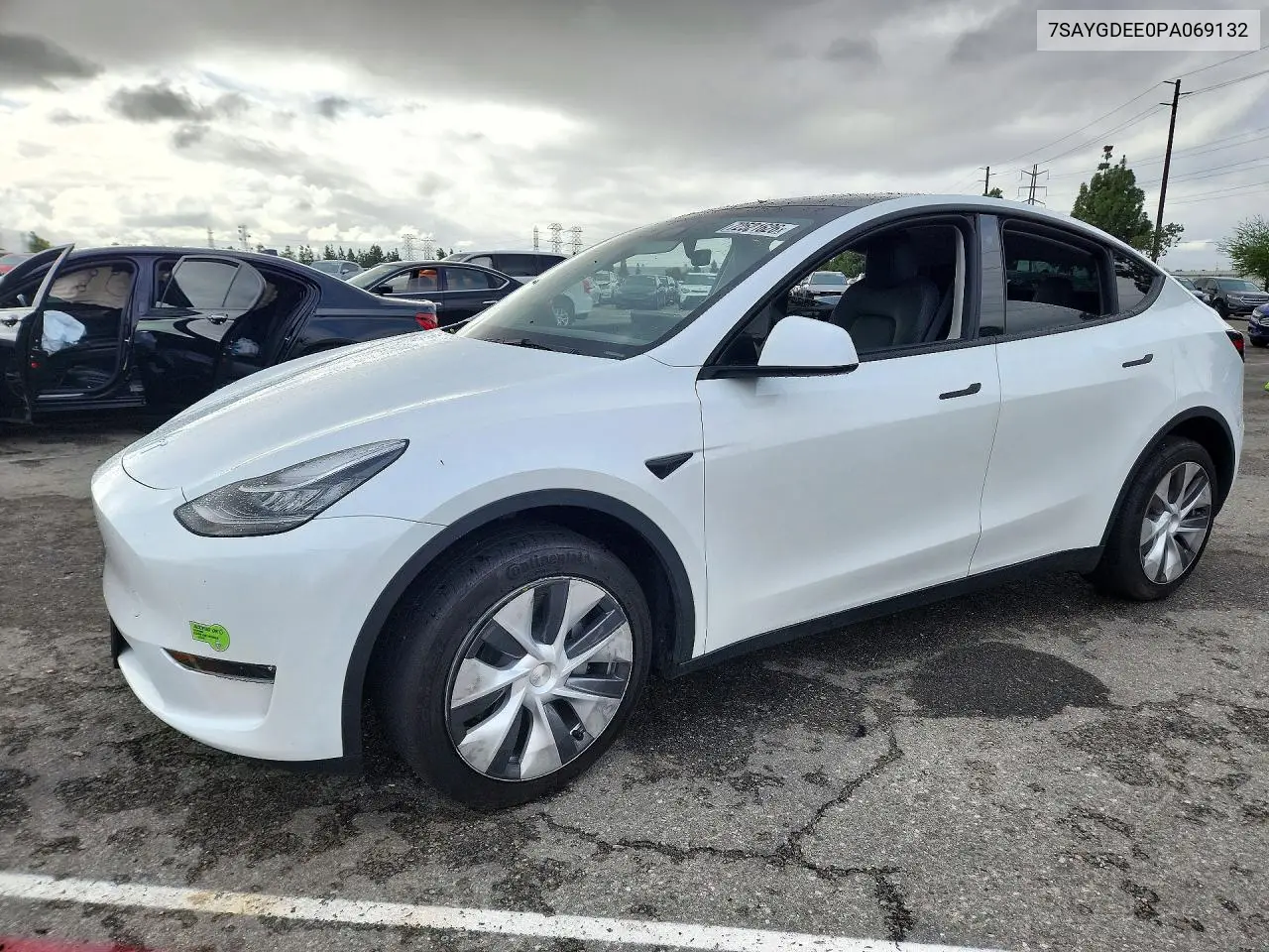 TESLA MODEL Y 2023, VIN 7SAYGDEE0PA069132
