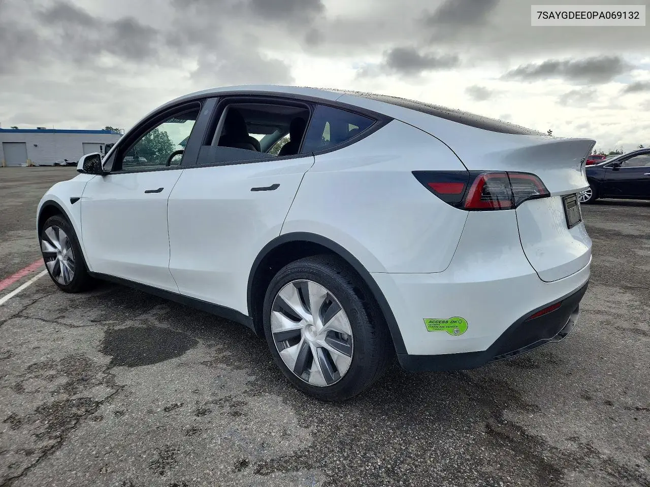 2023 TESLA MODEL Y VIN 7SAYGDEE0PA069132 — фото 2