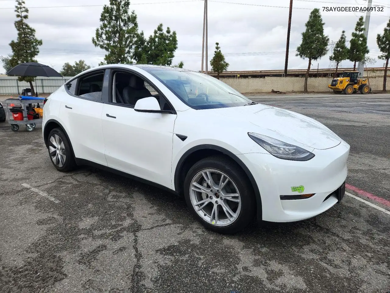2023 TESLA MODEL Y VIN 7SAYGDEE0PA069132 — фото 4