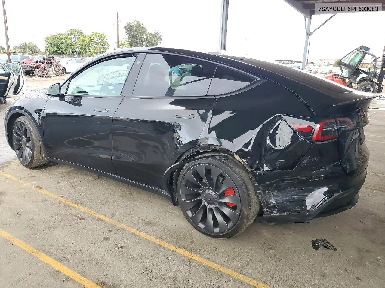 2023 TESLA MODEL Y VIN 7SAYGDEF6PF603083 — фото 2
