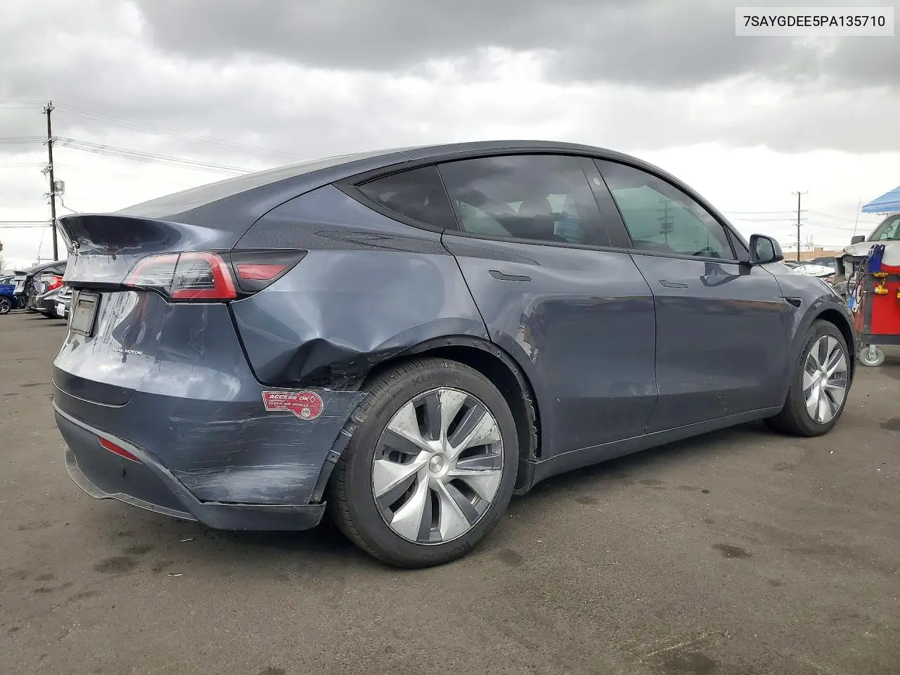 2023 TESLA MODEL Y VIN 7SAYGDEE5PA135710 — фото 3