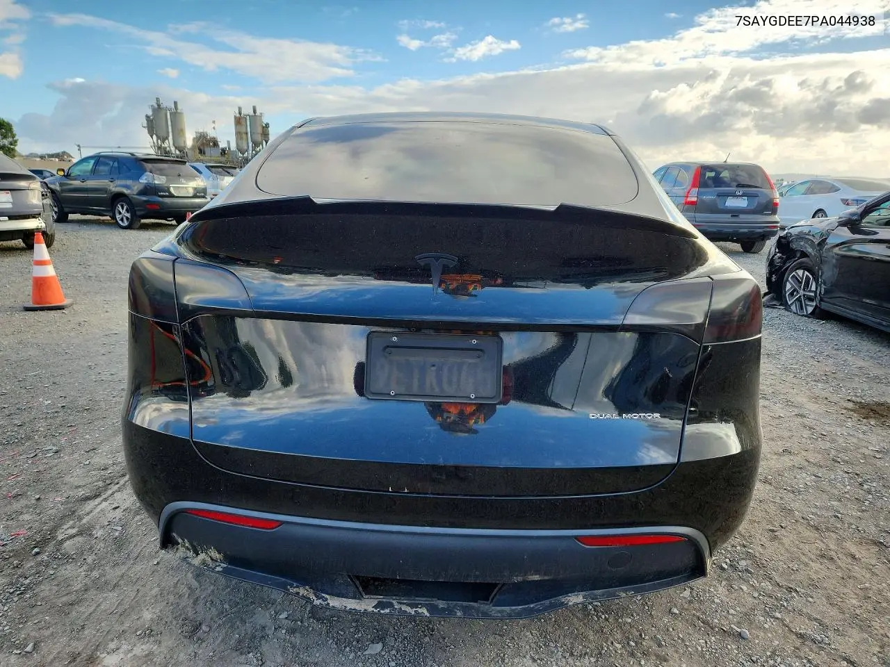 2023 TESLA MODEL Y VIN 7SAYGDEE7PA044938 — фото 3