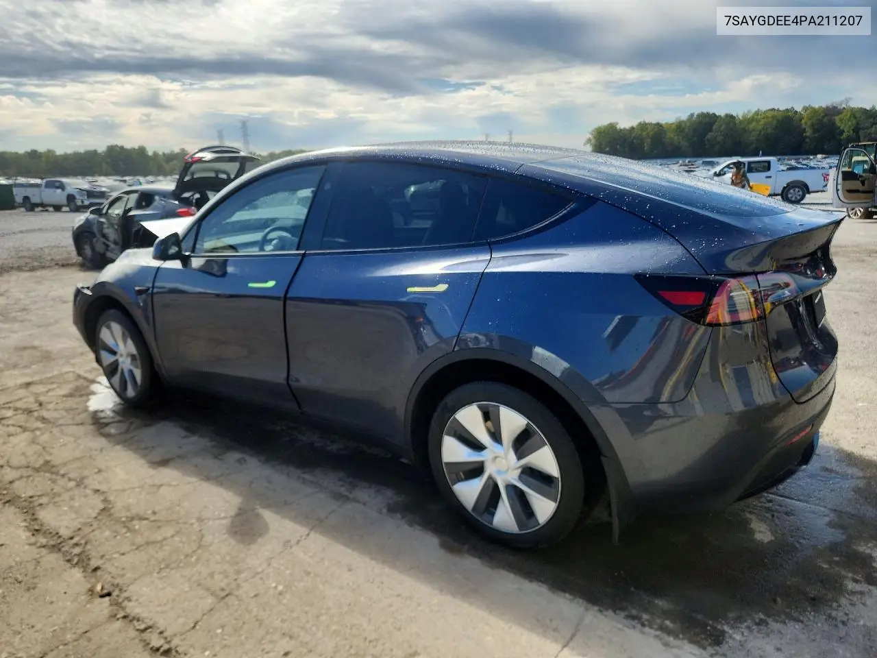 2023 TESLA MODEL Y VIN 7SAYGDEE4PA211207 — фото 2