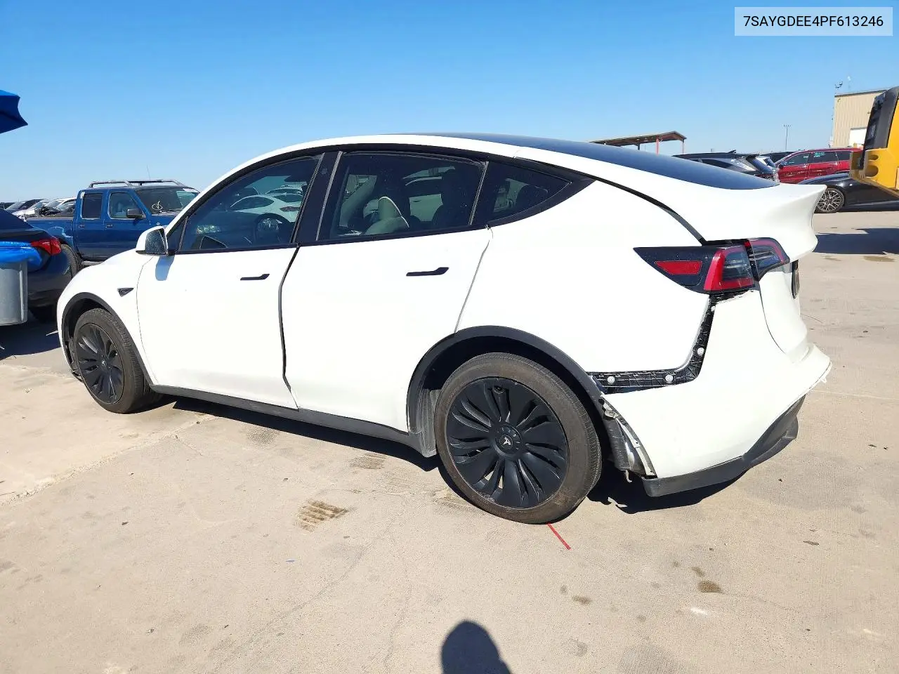 2023 TESLA MODEL Y VIN 7SAYGDEE4PF613246 — фото 2