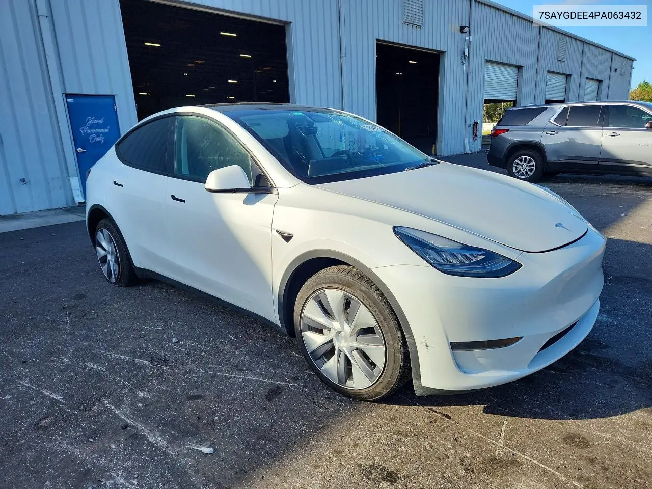 2023 TESLA MODEL Y VIN 7SAYGDEE4PA063432 — фото 4