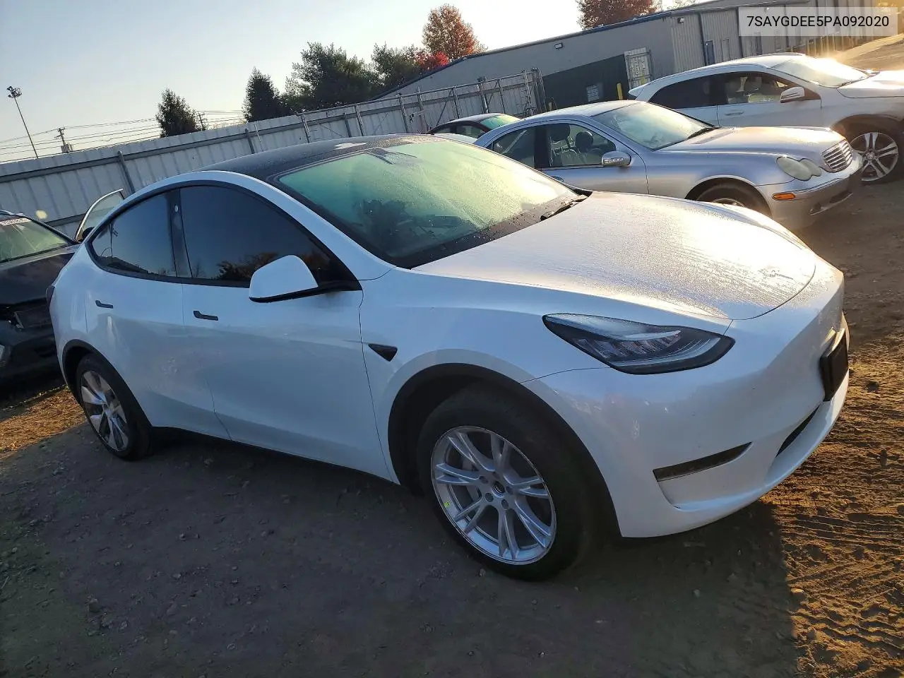 2023 TESLA MODEL Y VIN 7SAYGDEE5PA092020 — фото 4