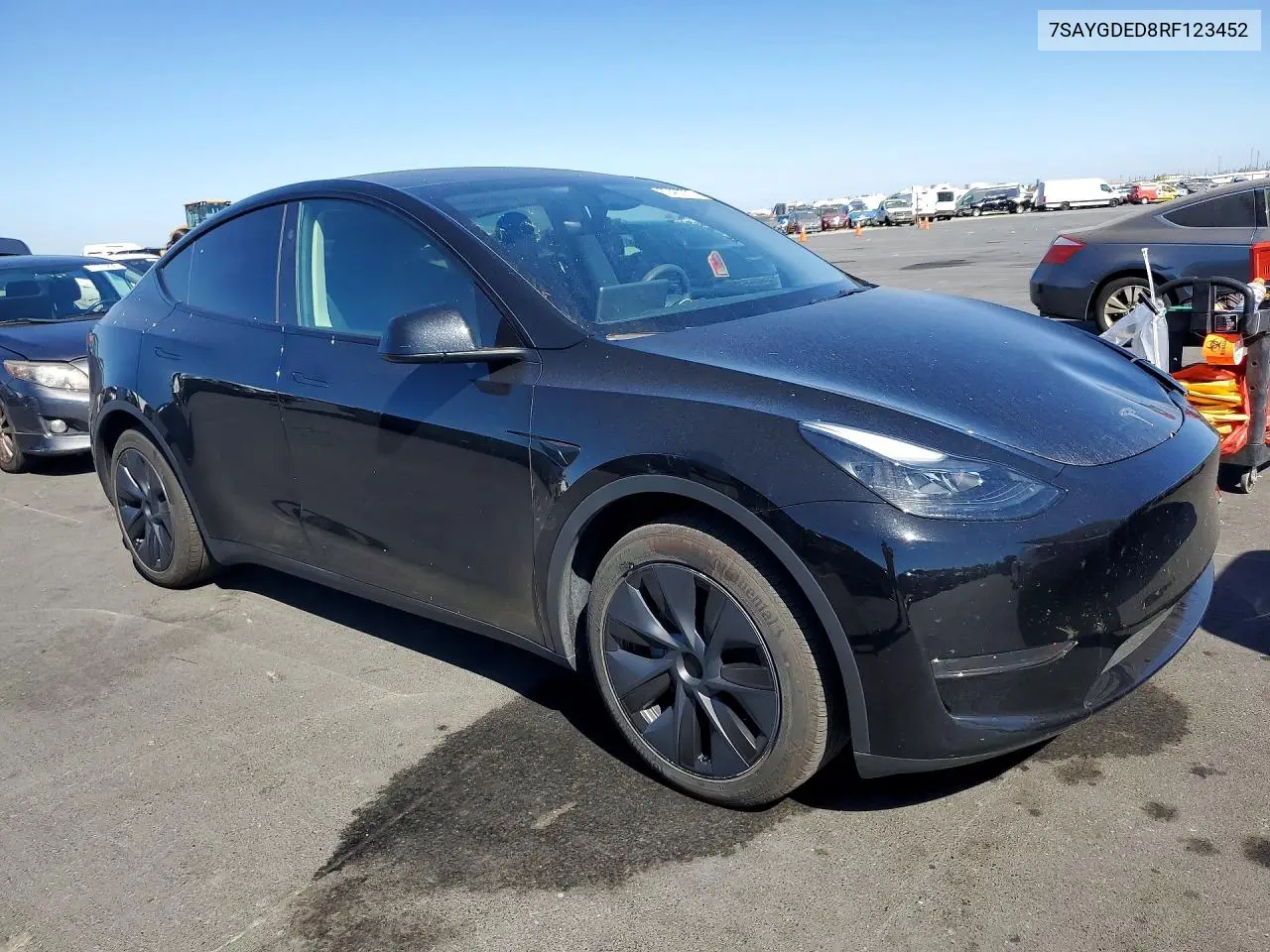 2024 TESLA MODEL Y VIN 7SAYGDED8RF123452 — фото 4
