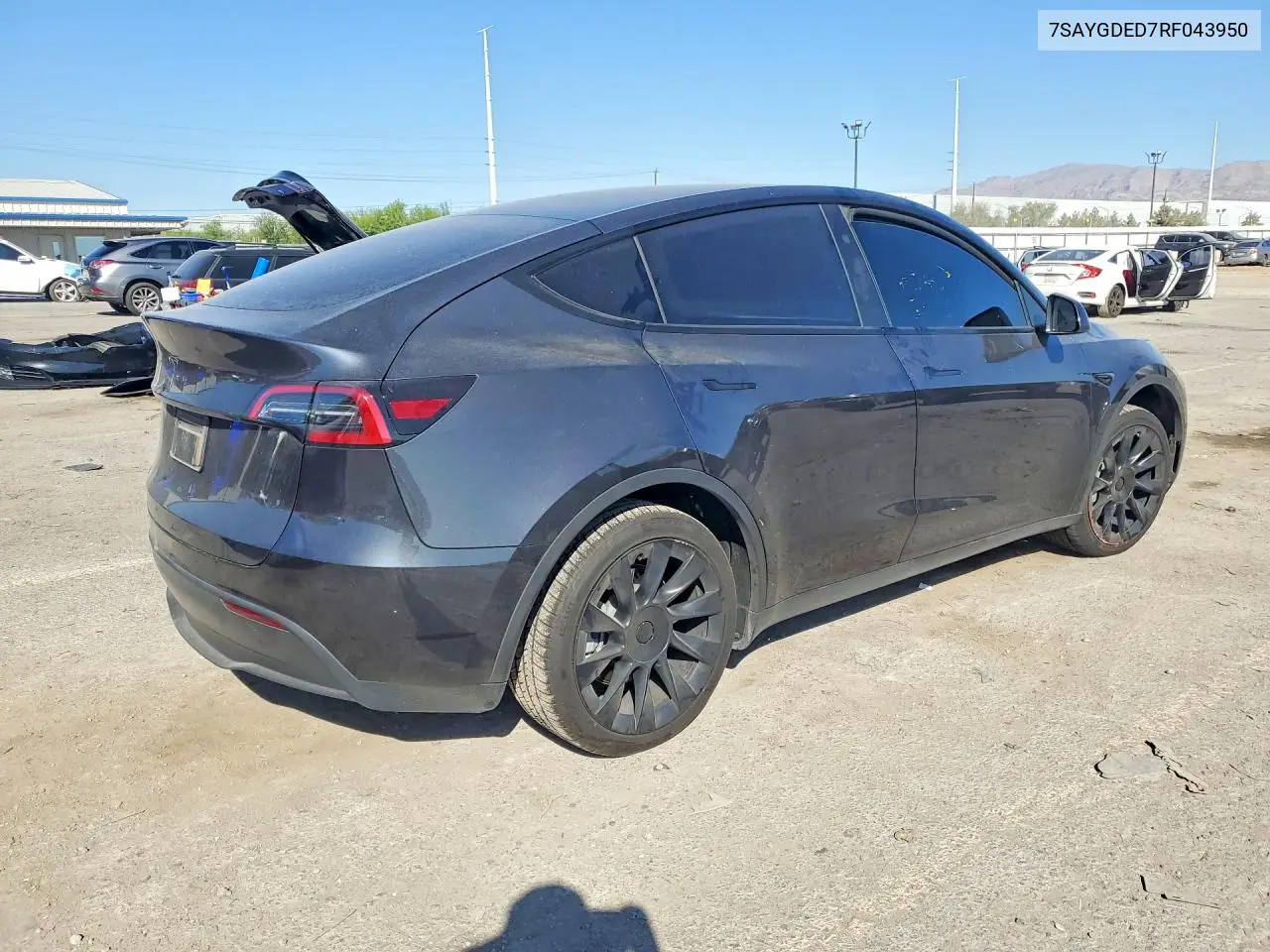 2024 TESLA MODEL Y VIN 7SAYGDED7RF043950 — фото 3