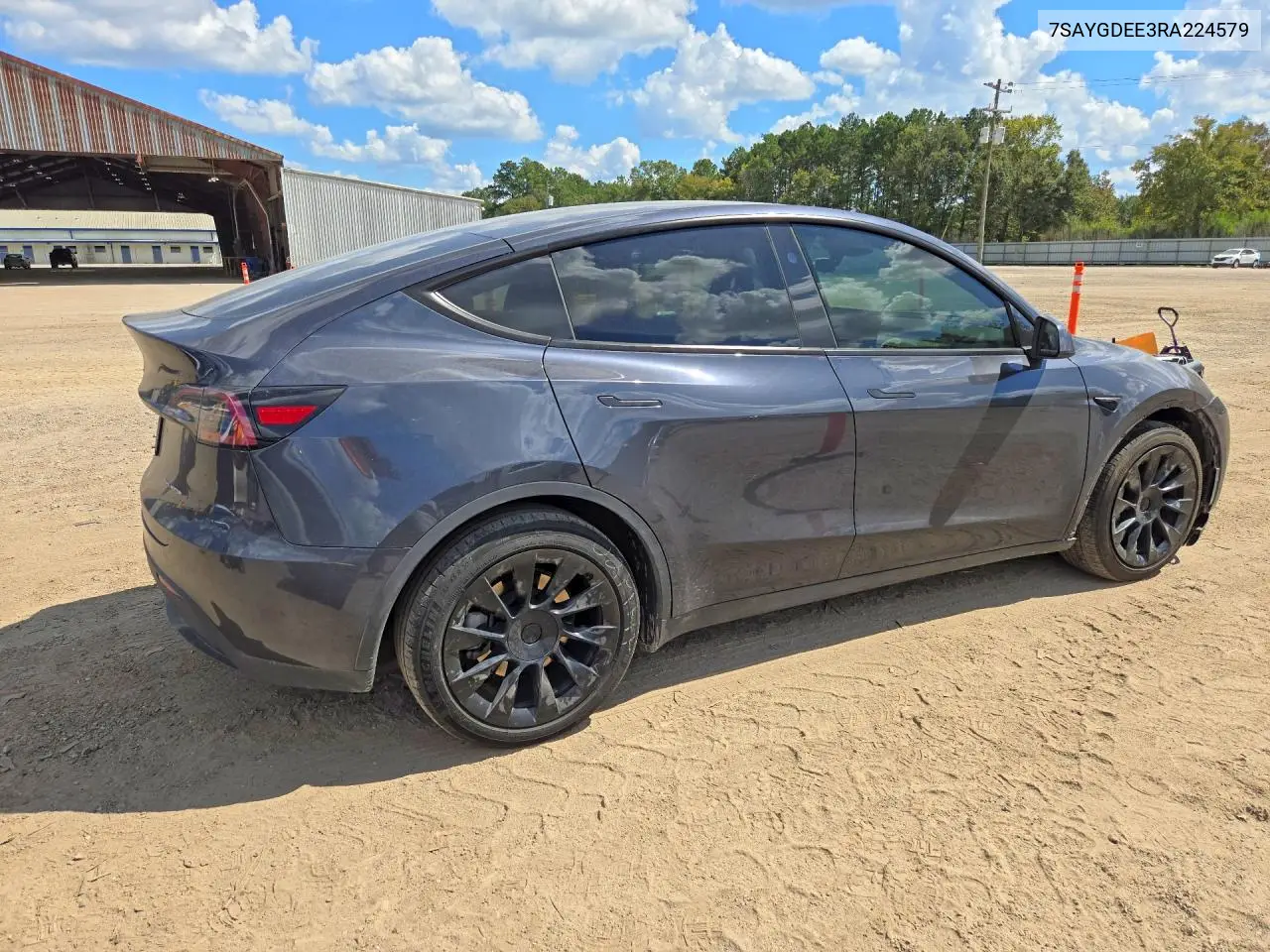 2024 TESLA MODEL Y VIN 7SAYGDEE3RA224579 — фото 3