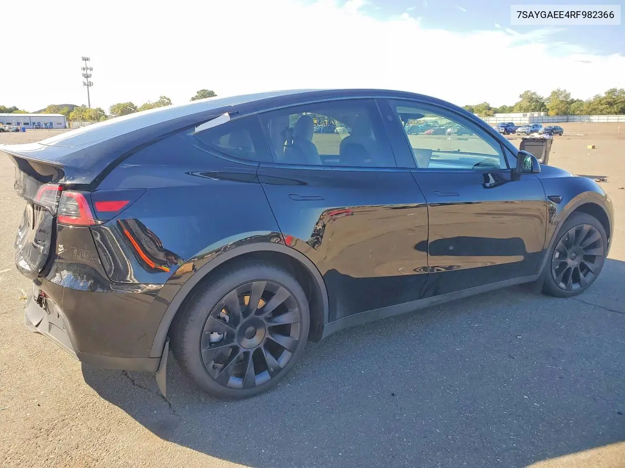 2024 TESLA MODEL Y VIN 7SAYGAEE4RF982366 — фото 3