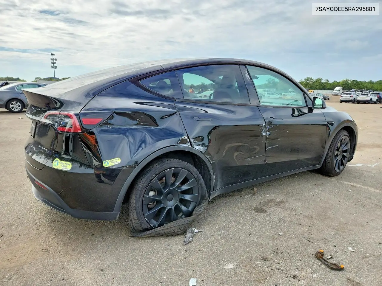 2024 TESLA MODEL Y VIN 7SAYGDEE5RA295881 — фото 3