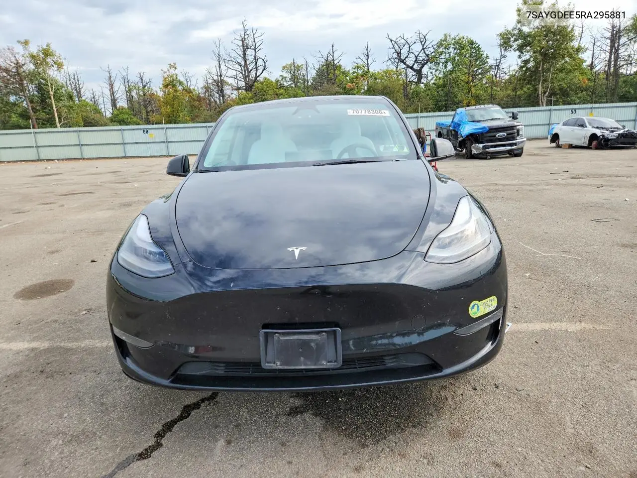 2024 TESLA MODEL Y VIN 7SAYGDEE5RA295881 — фото 5