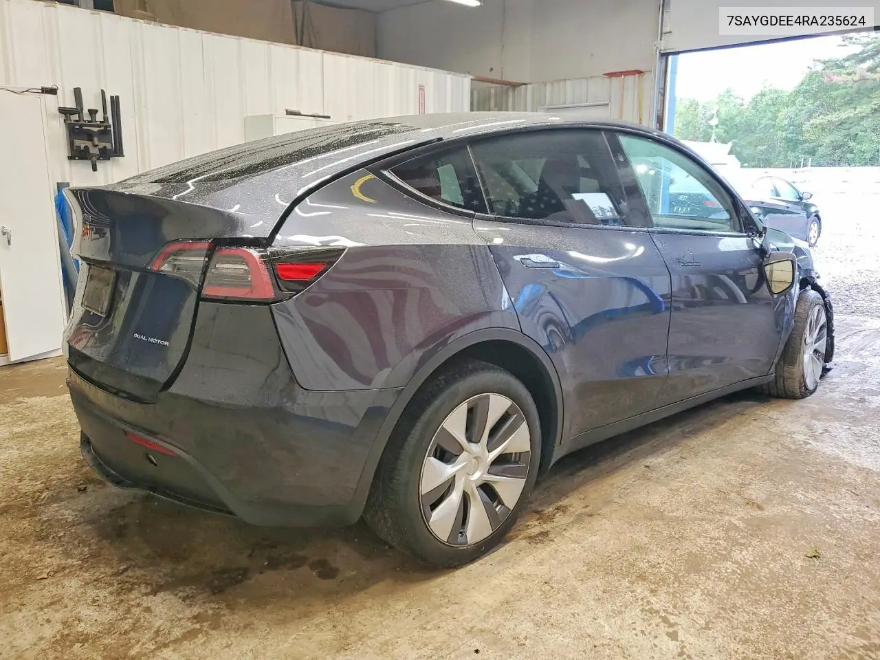 2024 TESLA MODEL Y VIN 7SAYGDEE4RA235624 — фото 3