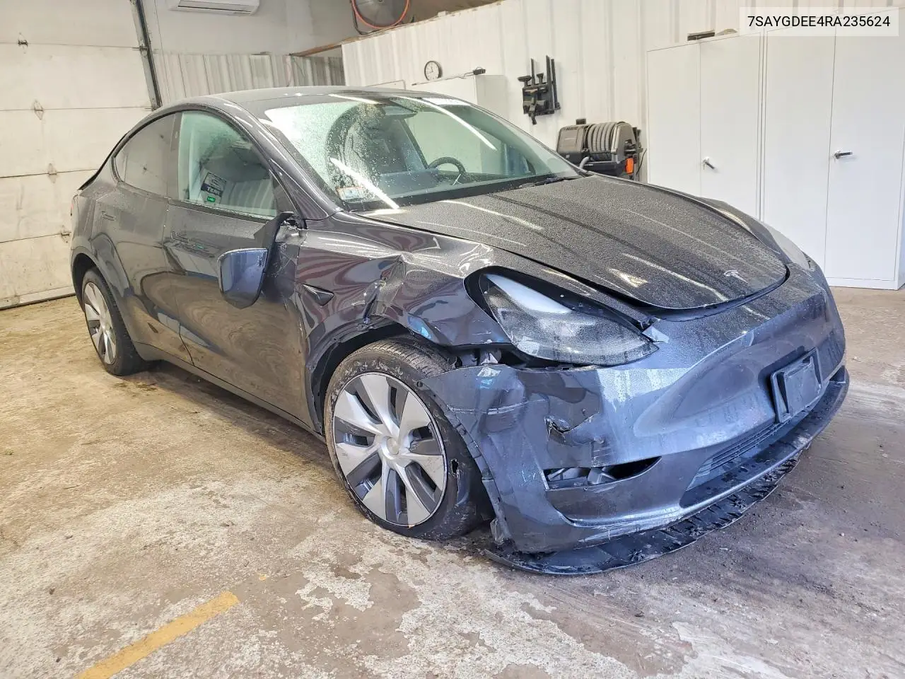 2024 TESLA MODEL Y VIN 7SAYGDEE4RA235624 — фото 4