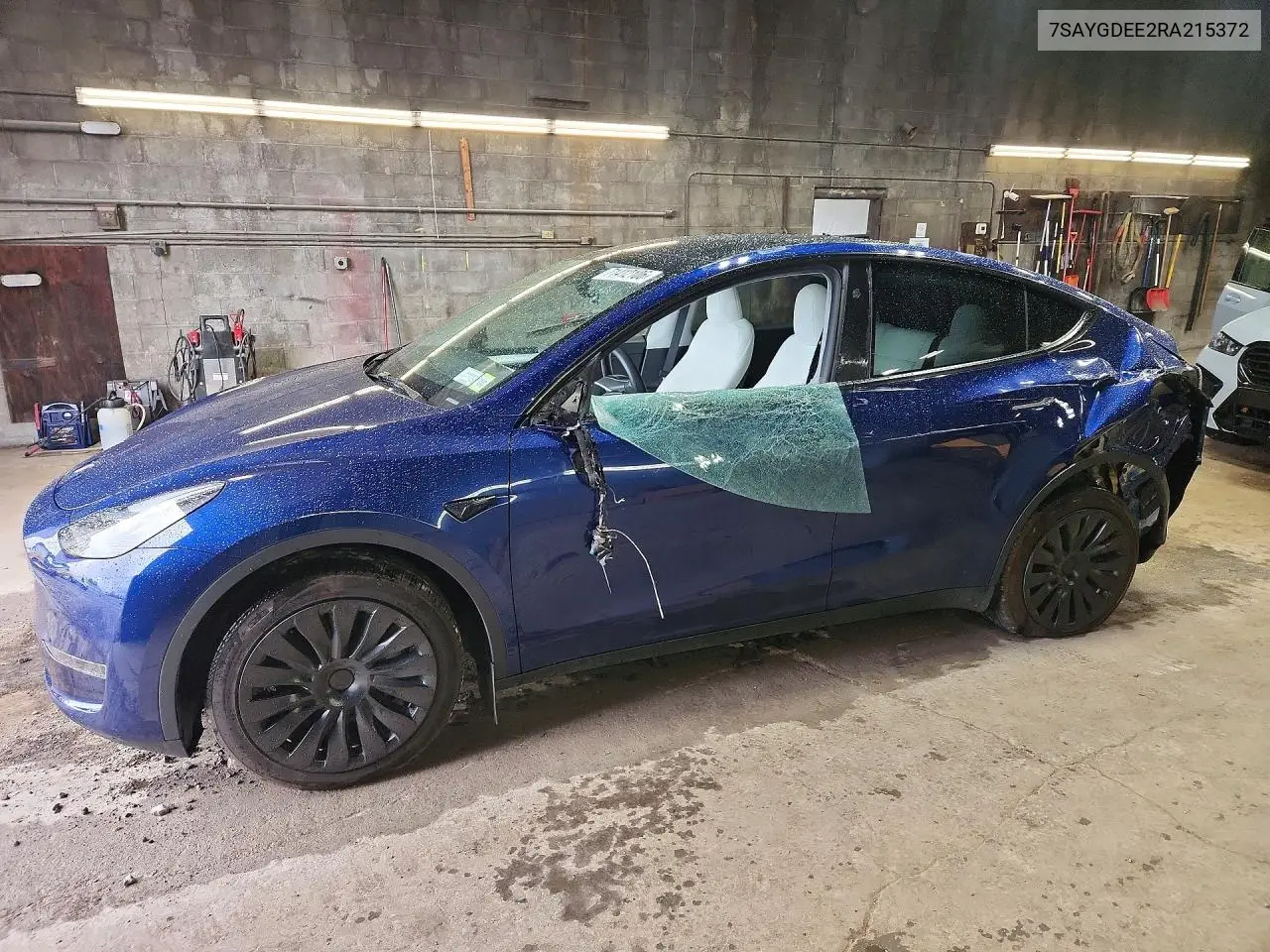 TESLA MODEL Y 2024, VIN 7SAYGDEE2RA215372