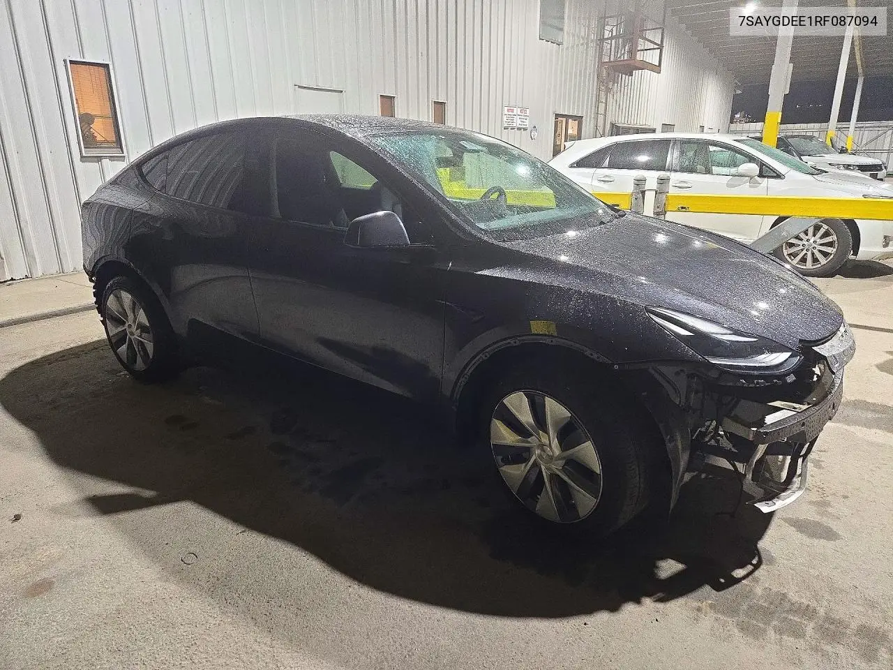 2024 TESLA MODEL Y VIN 7SAYGDEE1RF087094 — фото 4