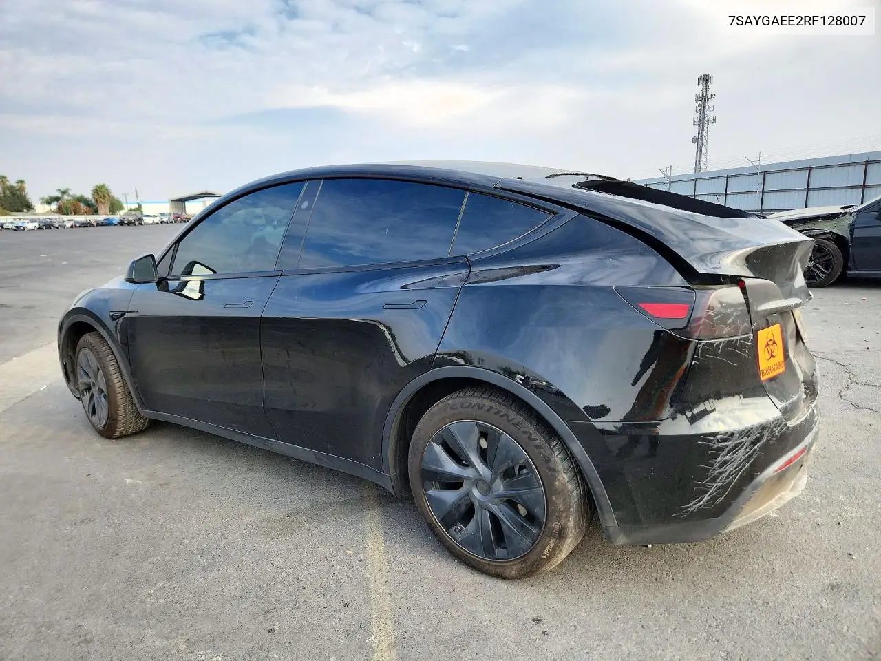 2024 TESLA MODEL Y VIN 7SAYGAEE2RF128007 — фото 2