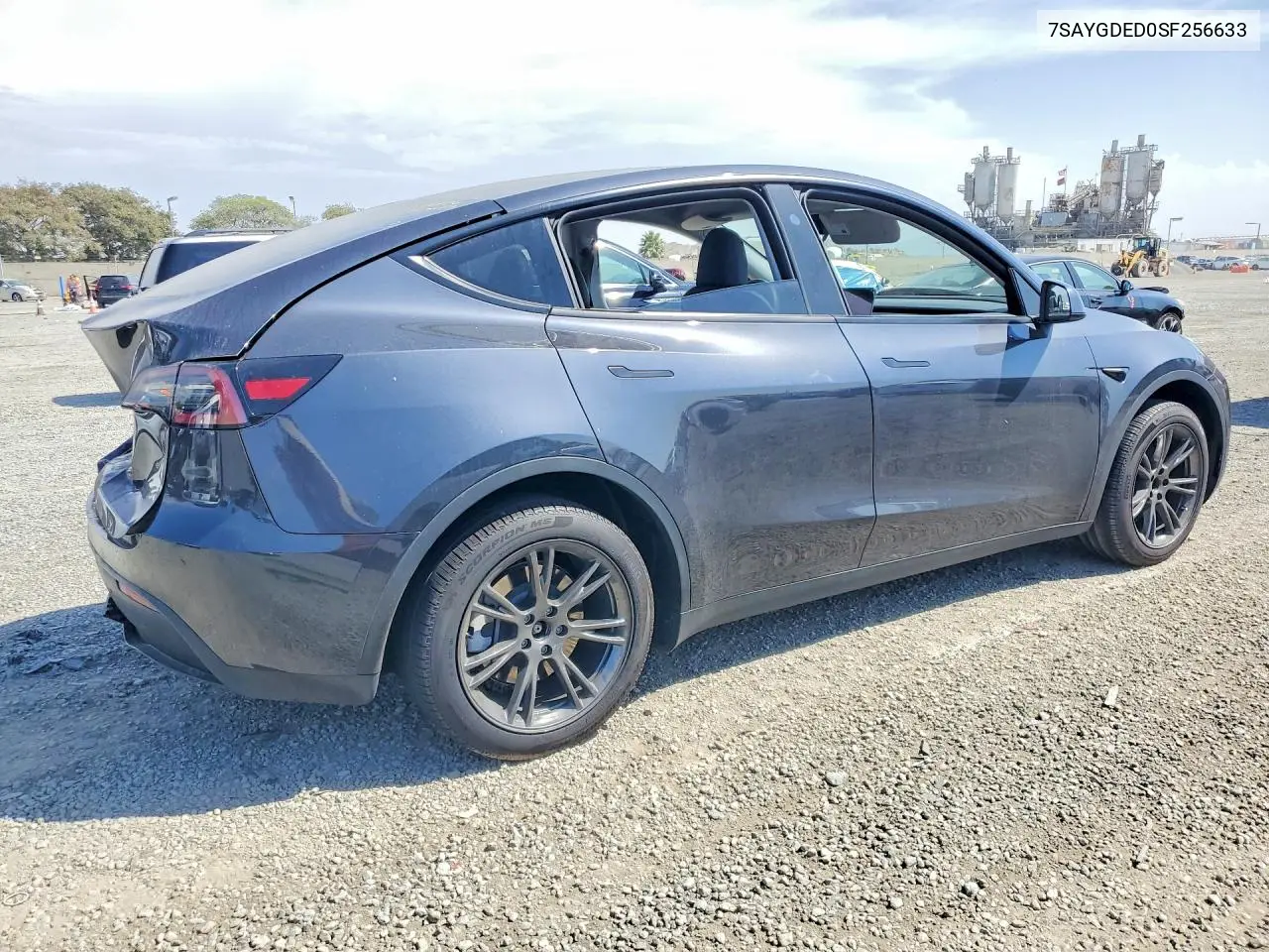 2025 TESLA MODEL Y VIN 7SAYGDED0SF256633 — фото 3