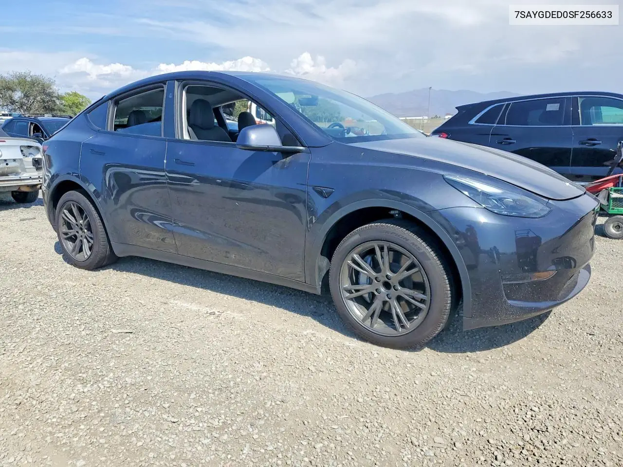 2025 TESLA MODEL Y VIN 7SAYGDED0SF256633 — фото 4