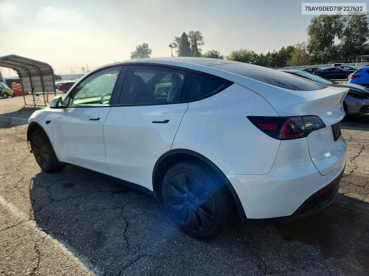 2025 TESLA MODEL Y VIN 7SAYGDED7SF227632 — фото 2