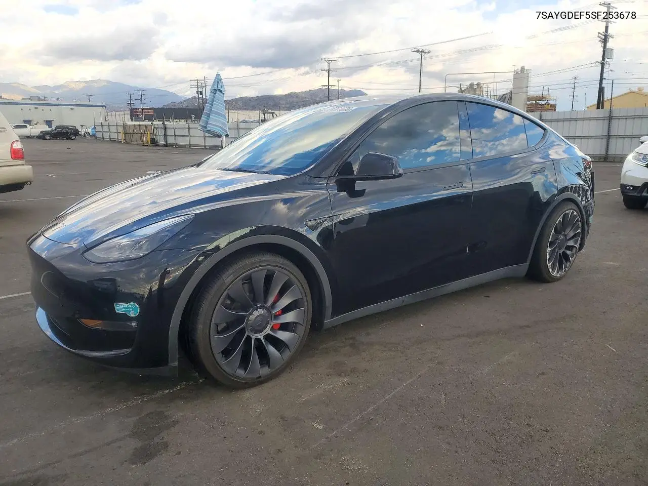 TESLA MODEL Y 2025, VIN 7SAYGDEF5SF253678