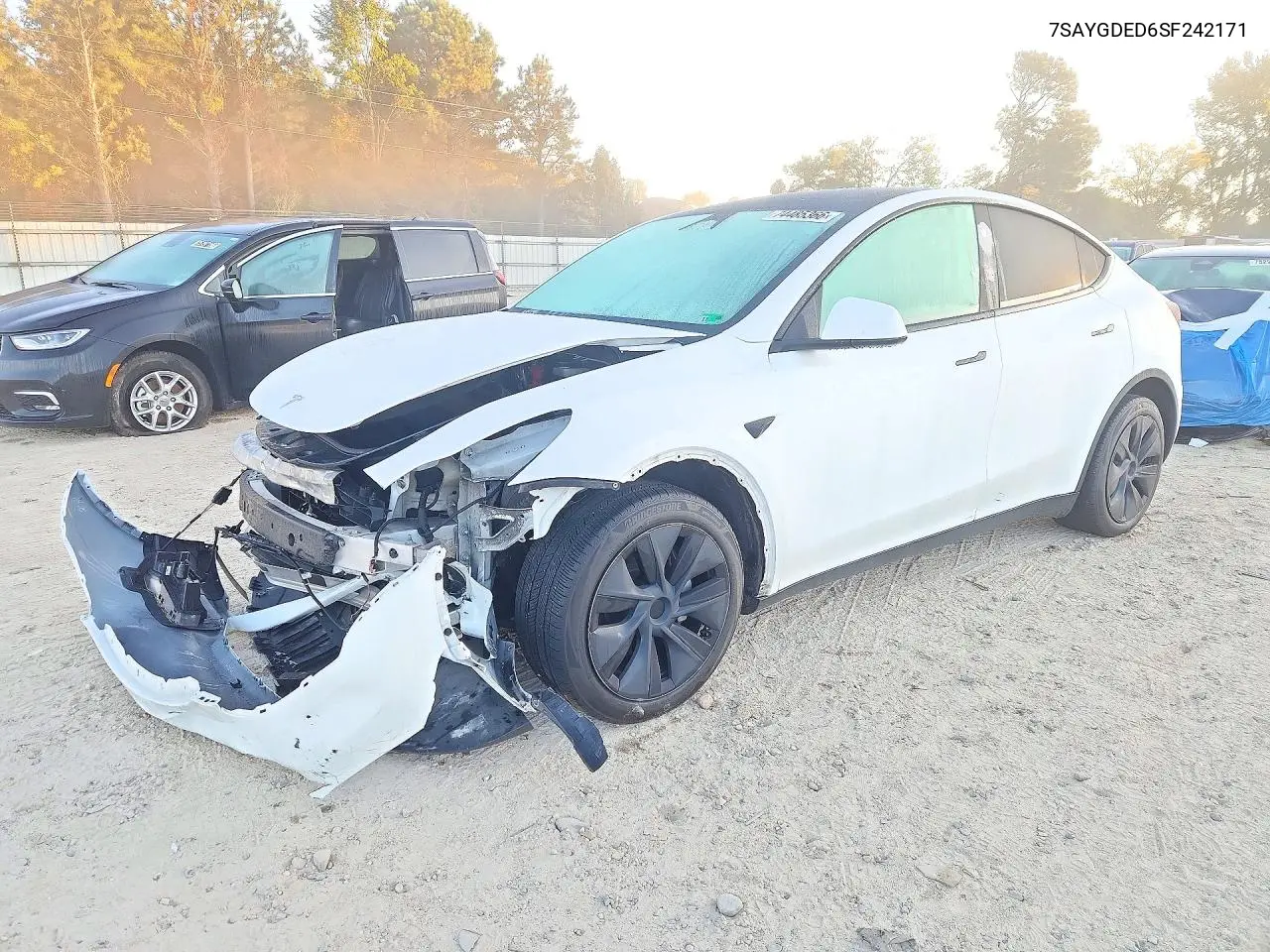 TESLA MODEL Y 2025, VIN 7SAYGDED6SF242171