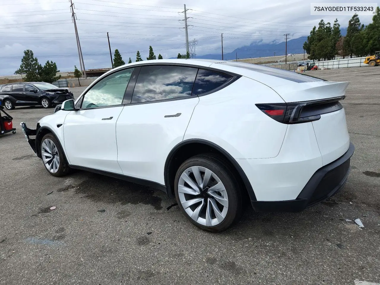 2026 TESLA MODEL Y VIN 7SAYGDED1TF533243 — фото 2