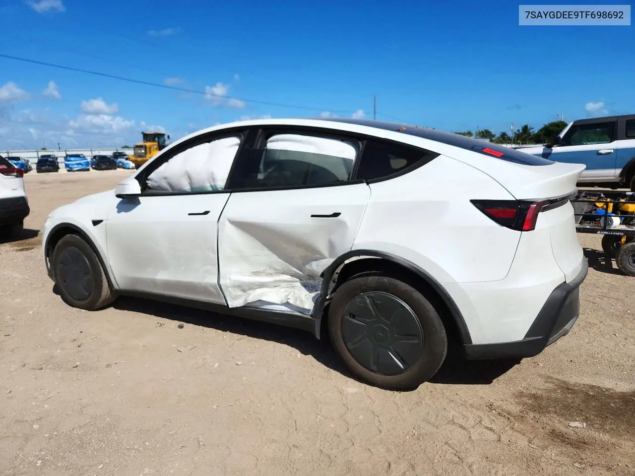 2026 TESLA MODEL Y VIN 7SAYGDEE9TF698692 — фото 2