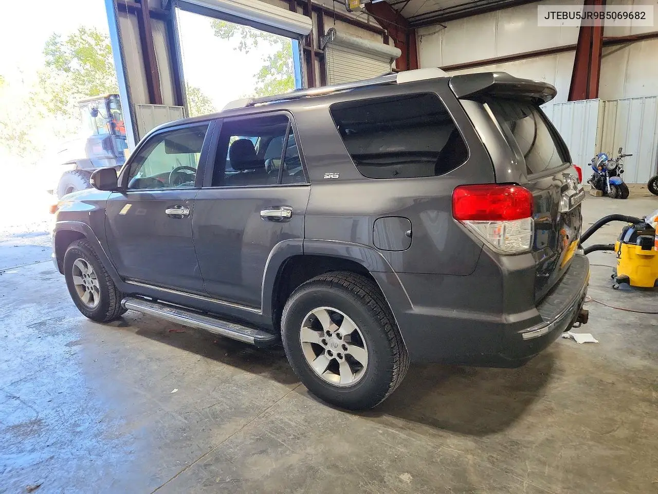 2011 TOYOTA 4RUNNER VIN JTEBU5JR9B5069682 — фото 2