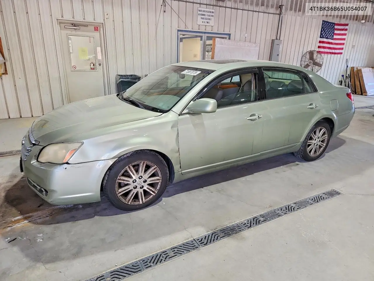 TOYOTA AVALON 2005, VIN 4T1BK36B65U054007