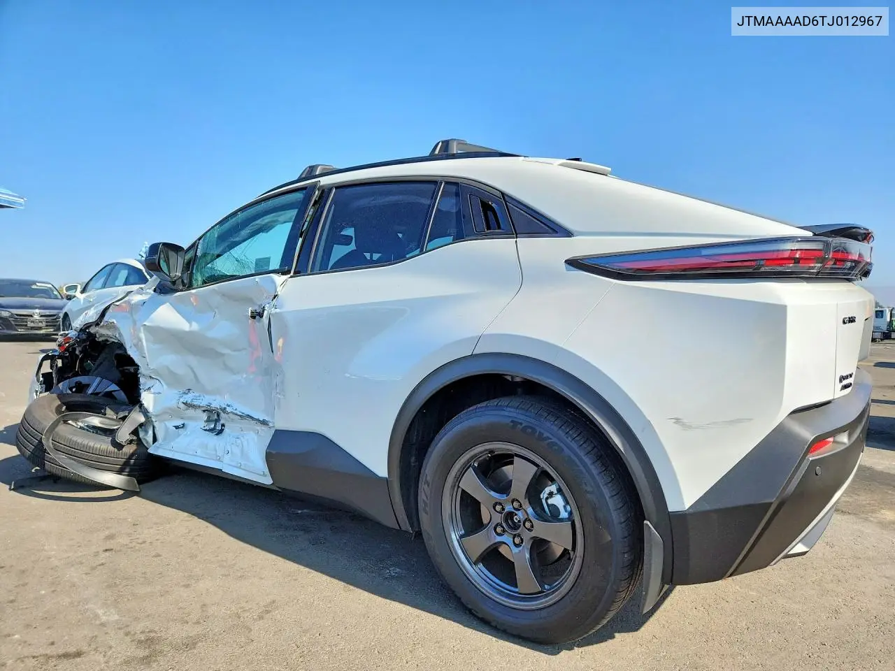 2026 TOYOTA C-HR VIN JTMAAAAD6TJ012967 — фото 2