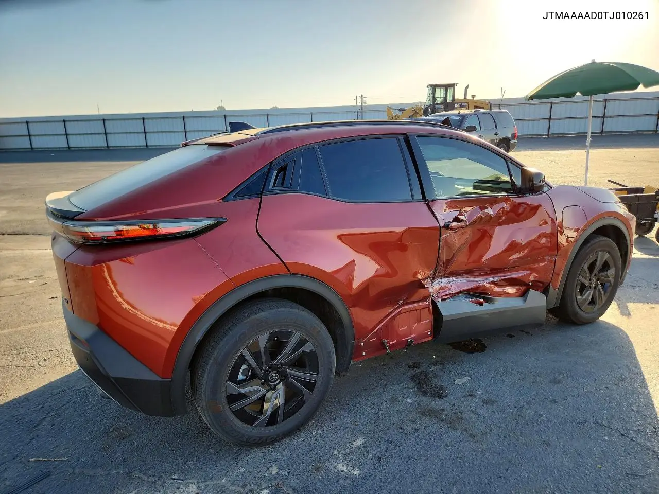 2026 TOYOTA C-HR VIN JTMAAAAD0TJ010261 — фото 3