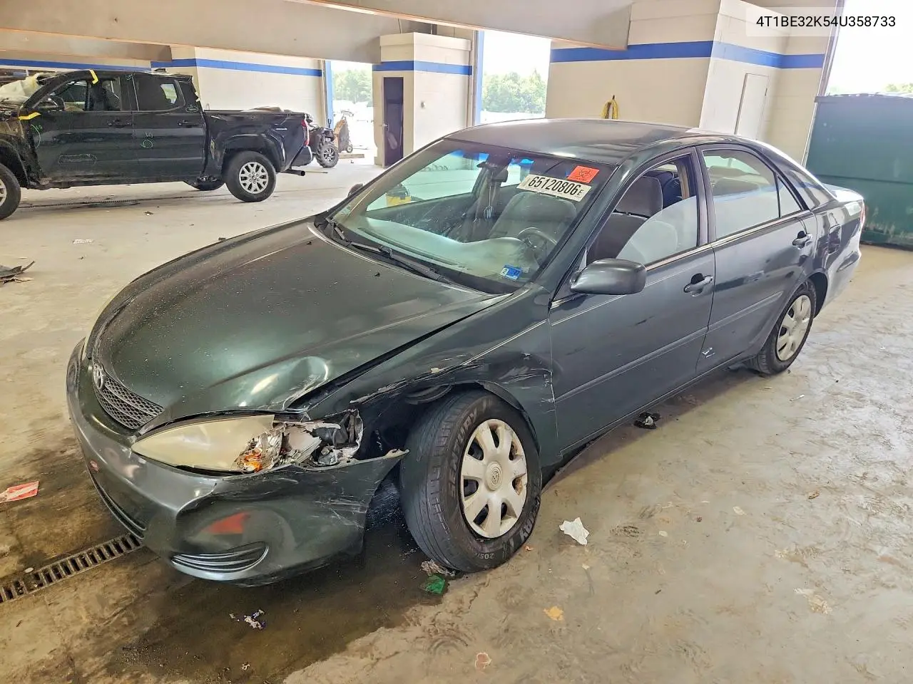 TOYOTA CAMRY 2004, VIN 4T1BE32K54U358733