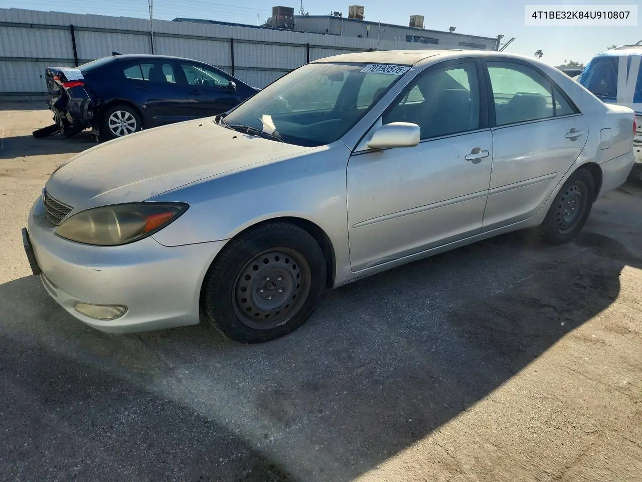 TOYOTA CAMRY 2004, VIN 4T1BE32K84U910807