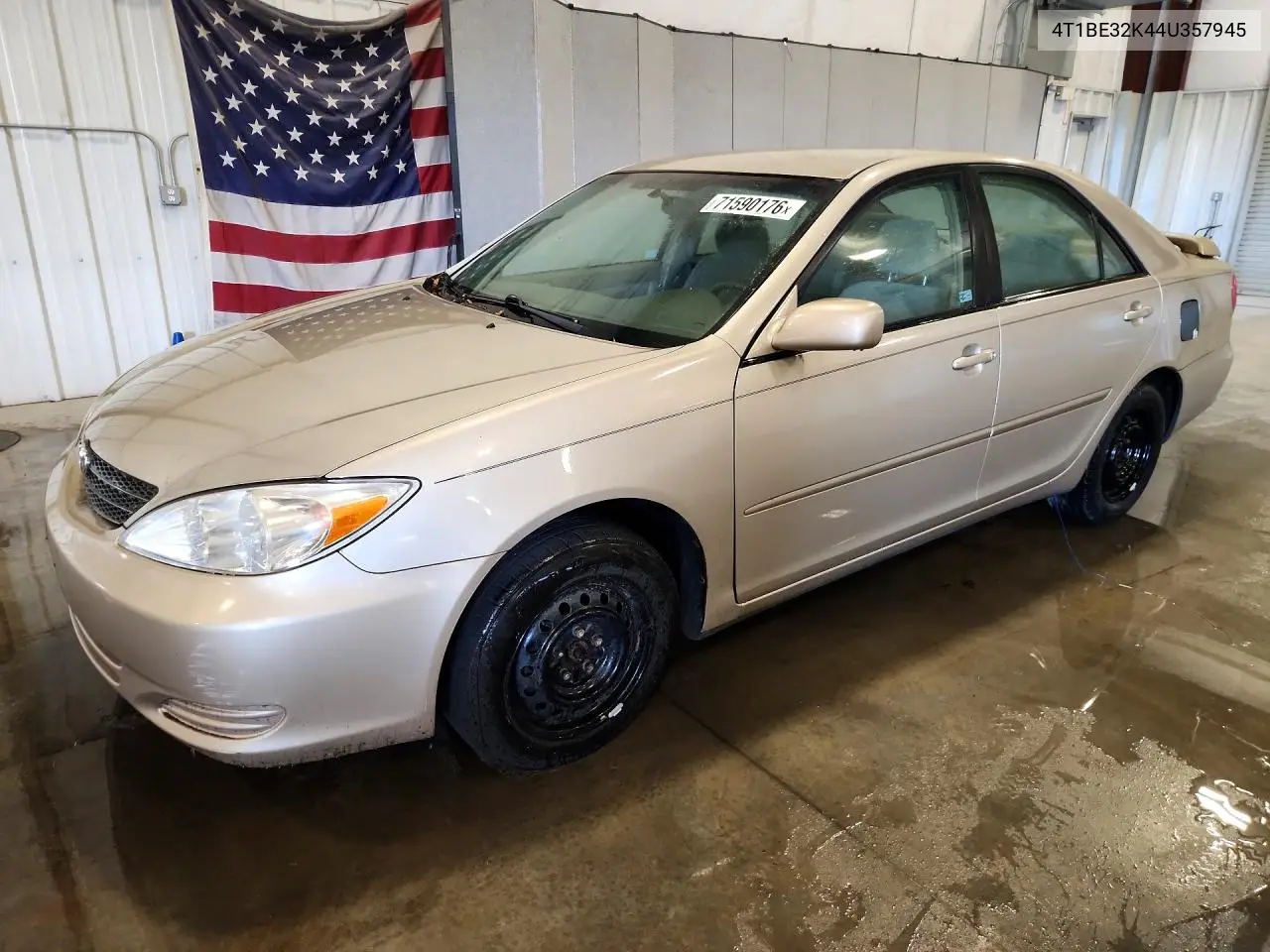 TOYOTA CAMRY 2004, VIN 4T1BE32K44U357945
