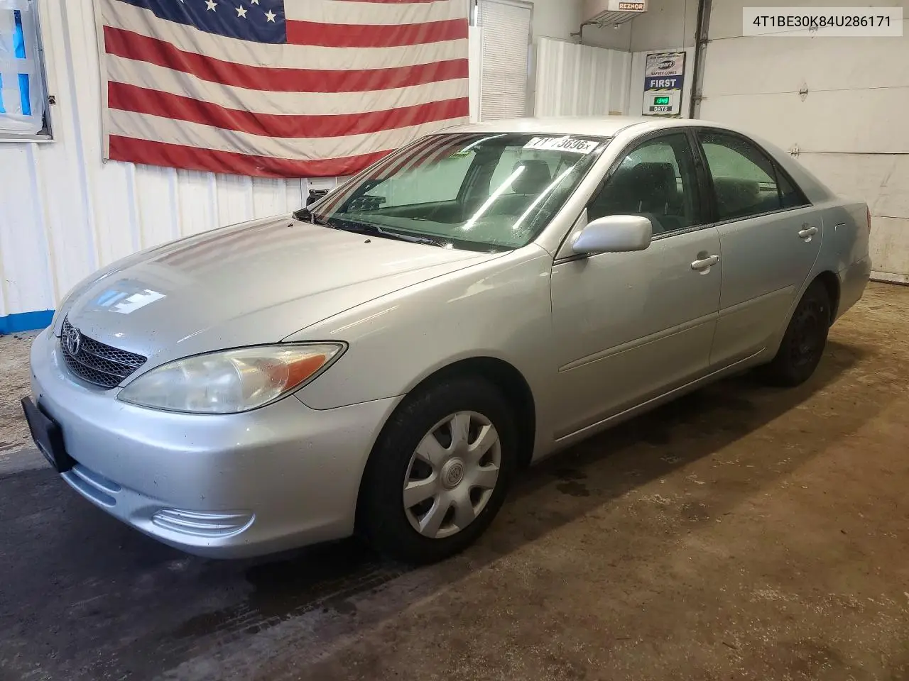 TOYOTA CAMRY 2004, VIN 4T1BE30K84U286171