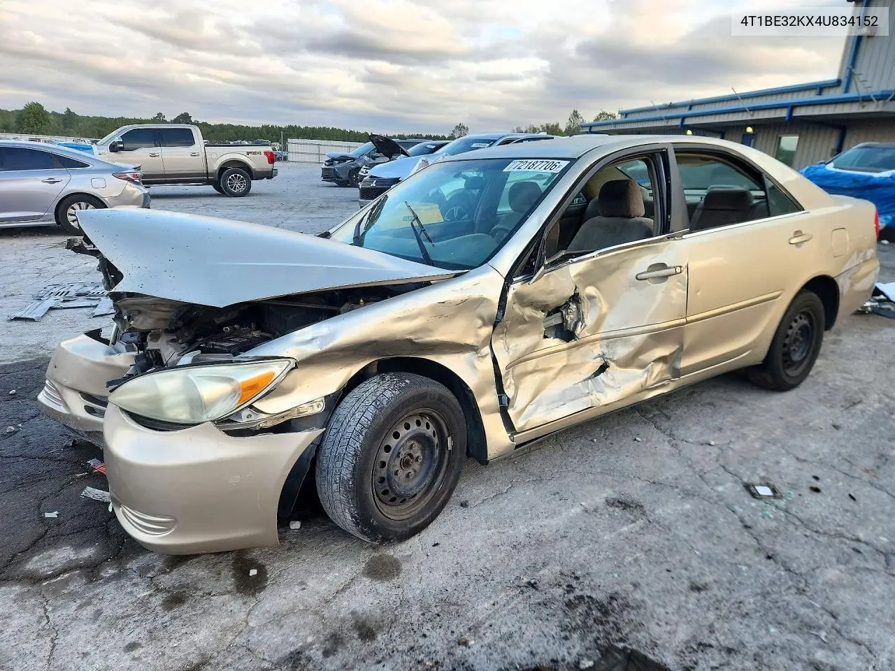 TOYOTA CAMRY 2004, VIN 4T1BE32KX4U834152