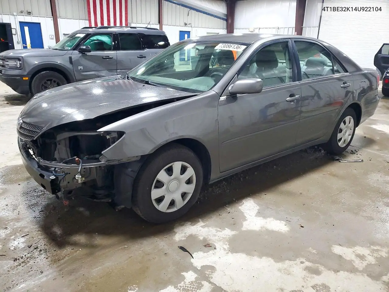 TOYOTA CAMRY 2004, VIN 4T1BE32K14U922104