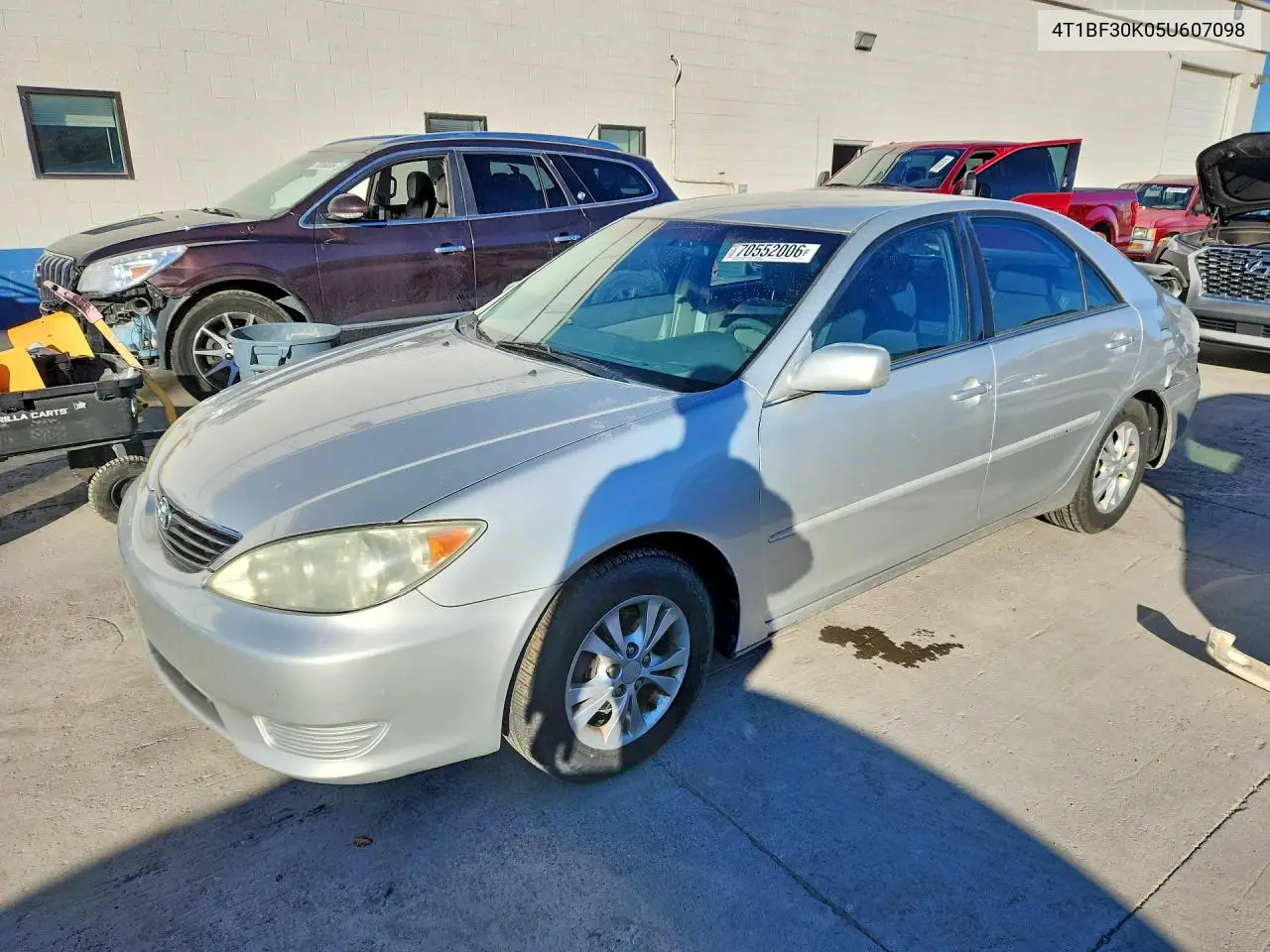 TOYOTA CAMRY 2005, VIN 4T1BF30K05U607098